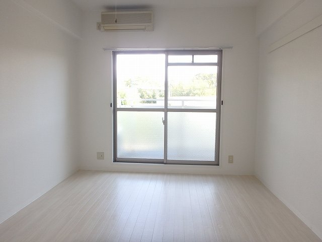 異なる号室の室内写真です