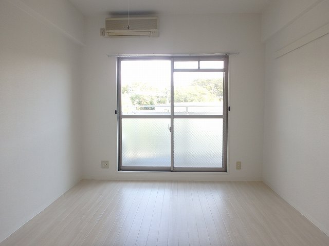 異なる号室の室内写真です