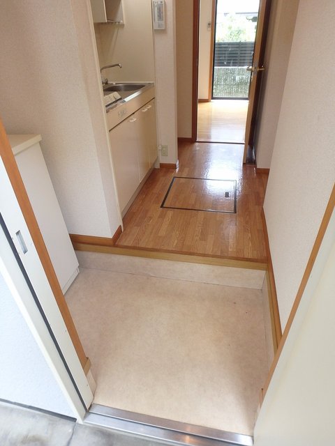 異なる号室の室内写真です