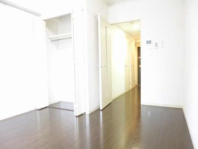 異なるフロアの室内写真です