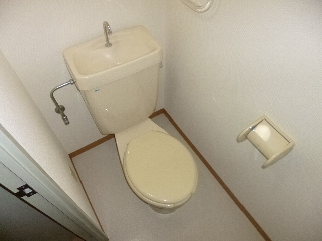 異なるフロアの室内写真です