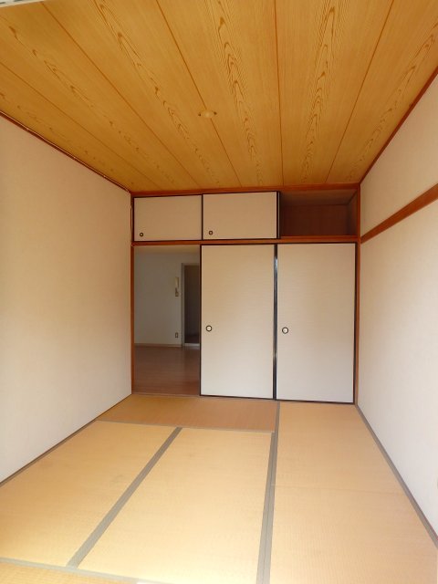 異なる号室の室内写真です