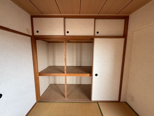 内装28