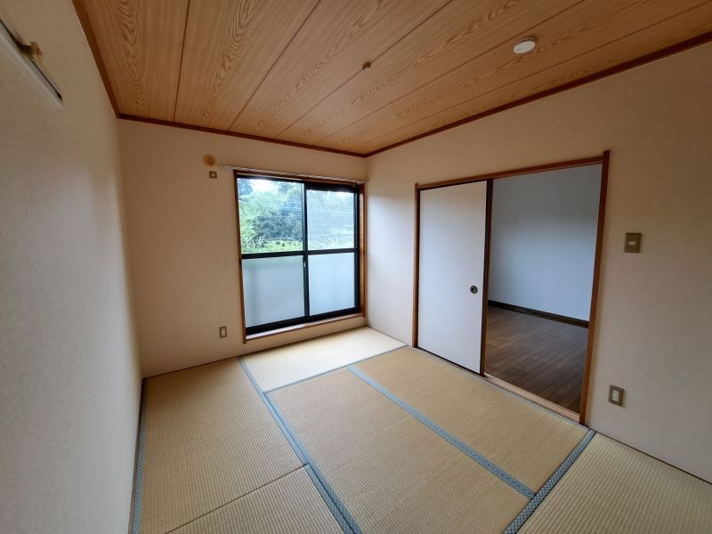 異なる号室の室内写真です