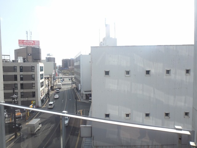 異なるフロアの室内写真です