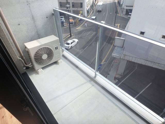 異なるフロアの室内写真です