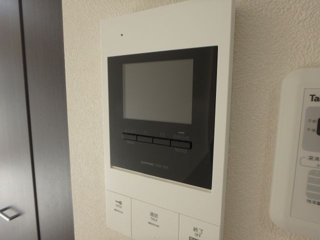 異なるフロアの室内写真です