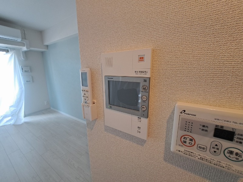 3階反転した間取りの室内写真