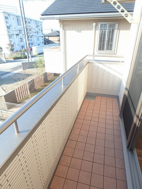 異なる棟の室内写真です