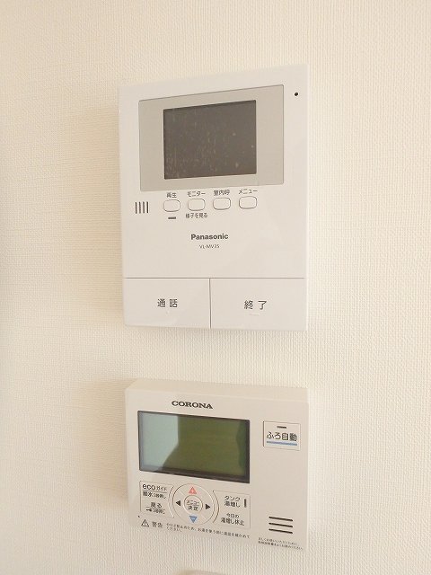 異なる棟の室内写真です