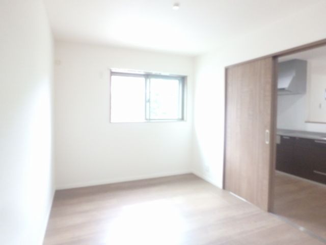 異なる号室の室内写真です