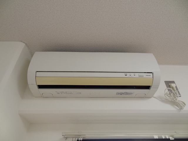 設備のエアコンです