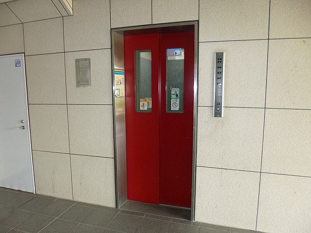 エレベータ完備。
