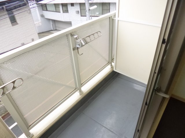 異なるフロアの室内写真