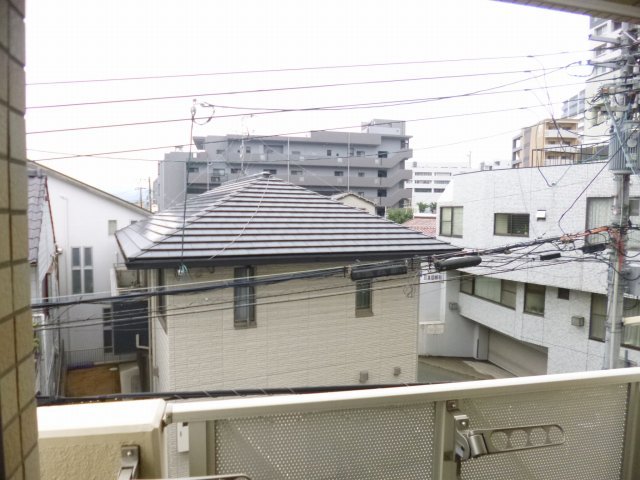 異なるフロアの室内写真