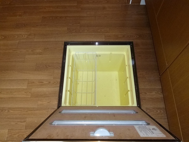 １F床下収納付。