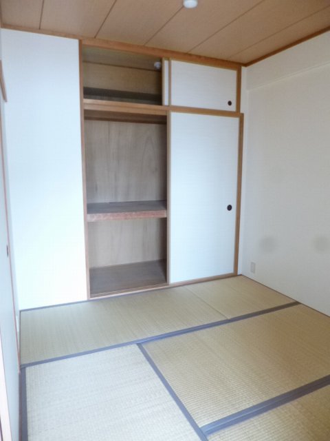 異なる号室の室内写真です