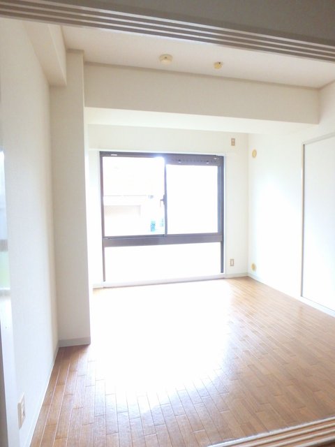 異なる号室の室内写真です