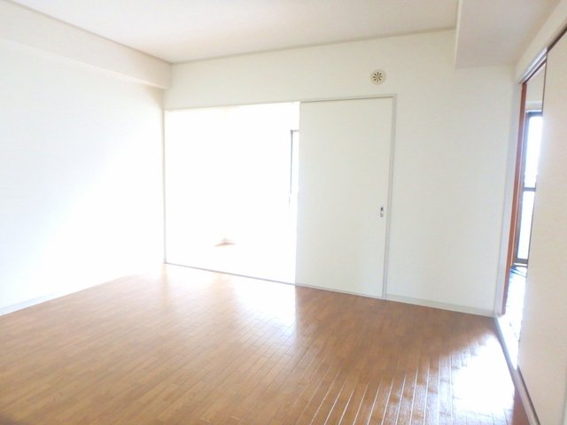 異なる号室の室内写真です