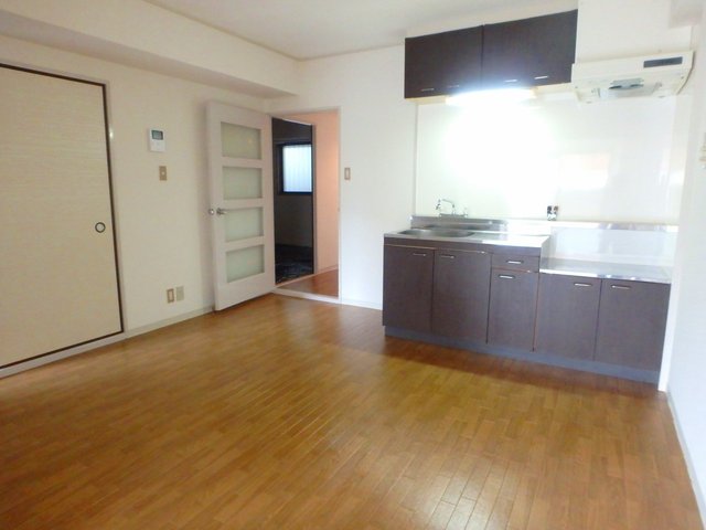 異なる号室の室内写真です