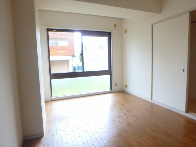 異なる号室の室内写真です