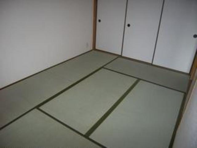 異なる号室の室内写真です