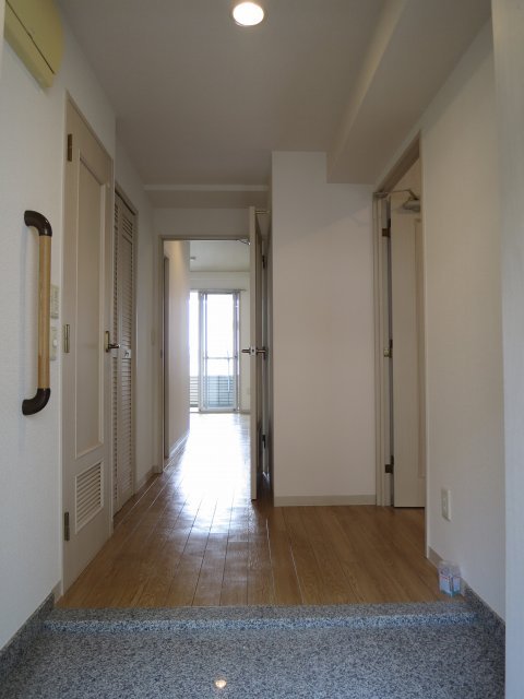 異なる号室の室内写真です