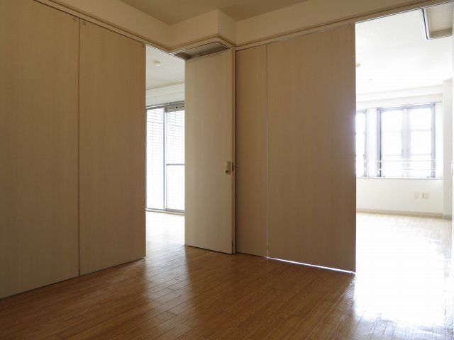 異なる号室の室内写真です