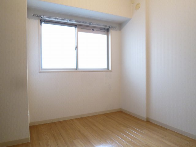 異なる号室の室内写真です