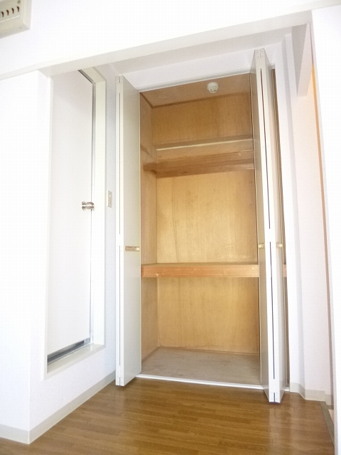 異なる号室の室内写真