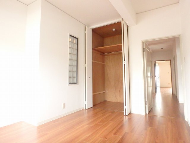 反転した間取りのお部屋