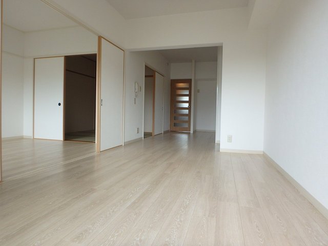 隣のお部屋の室内写真です