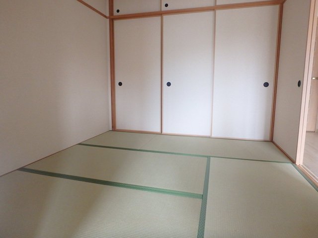 隣のお部屋の室内写真です