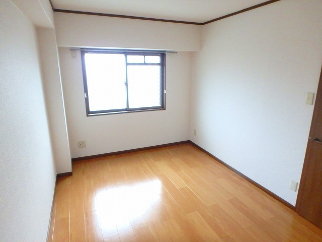 異なる号室の室内写真です