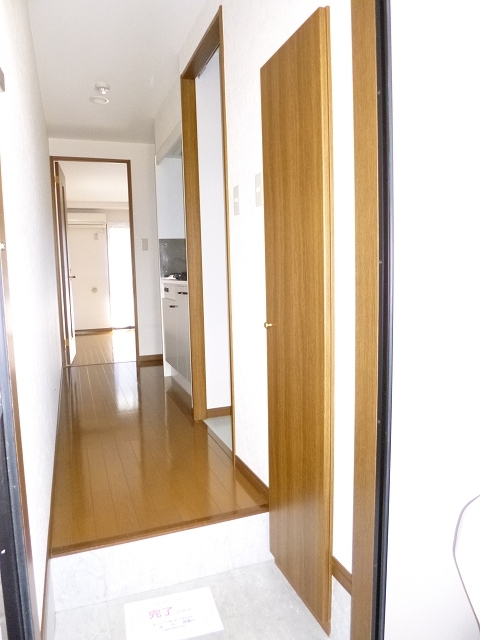 異なるフロアの室内写真です