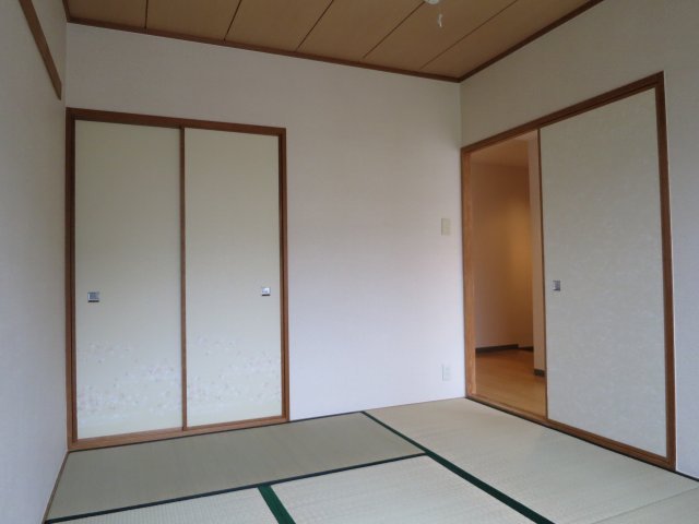 異なる号室の室内写真です