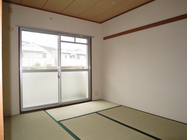 異なる号室の室内写真です