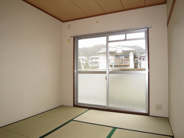 異なる号室の室内写真です