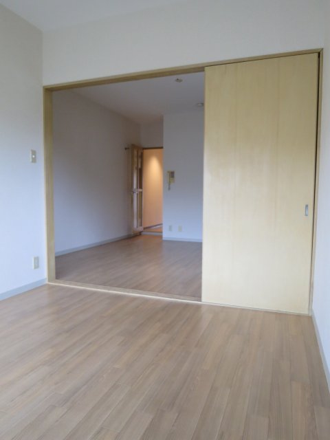 異なる号室の室内写真です