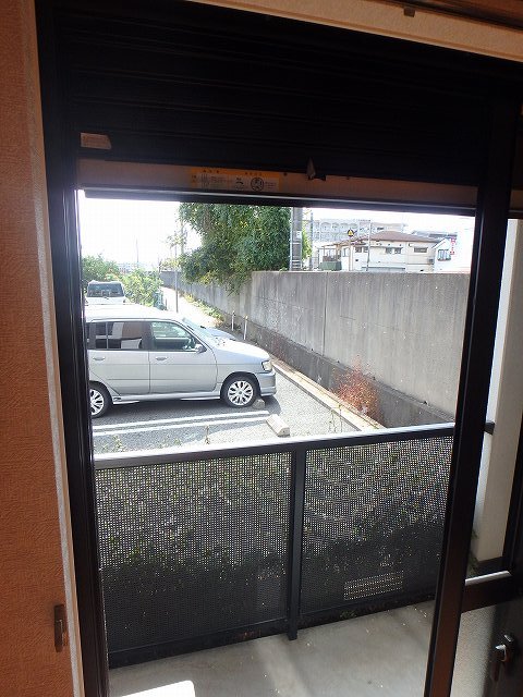 防犯シャッター付です