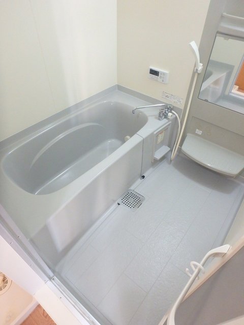 異なる号室の室内写真です