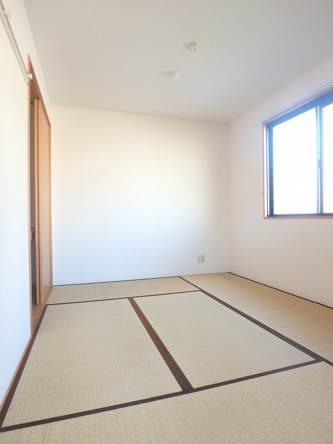 異なる号室の室内写真です