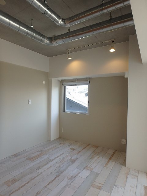 この無機質な感じがいいですね。