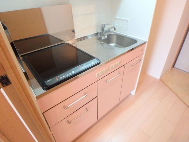 かわいいパステルピンクのキッチン