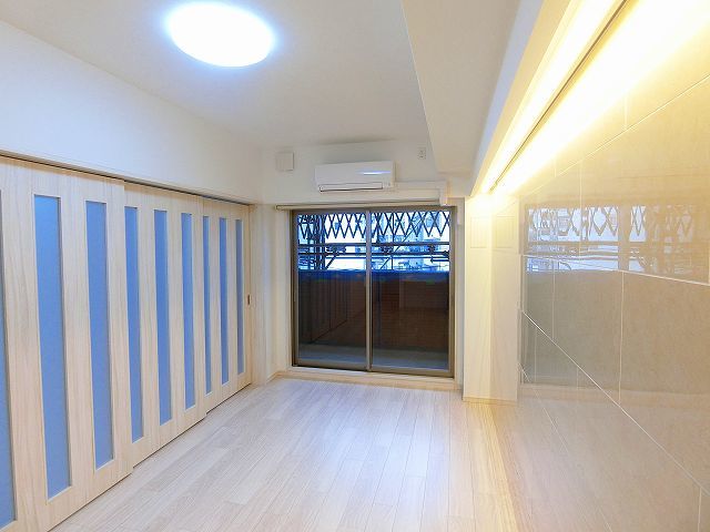 偶数階ホワイト基調奇数階ブラウン基調