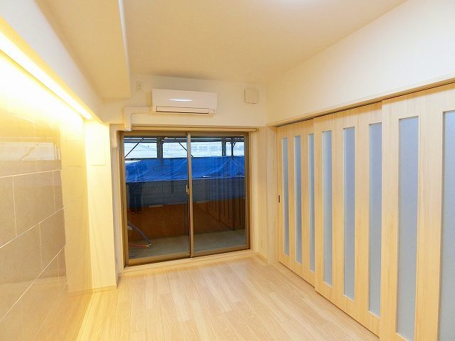 偶数階ホワイト基調奇数階ブラウン基調