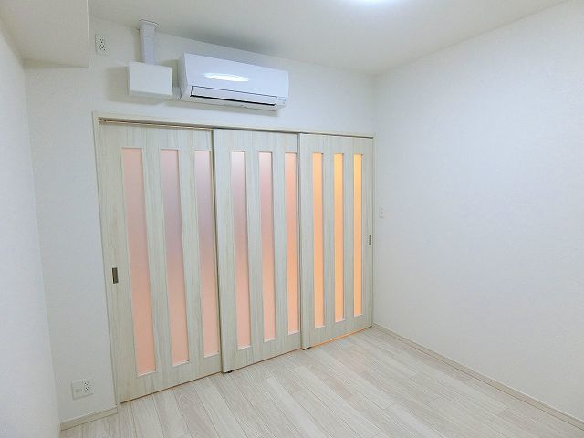 偶数階ホワイト基調奇数階ブラウン基調