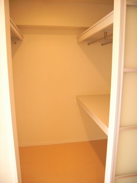 ウォークインクローゼット付きです♪