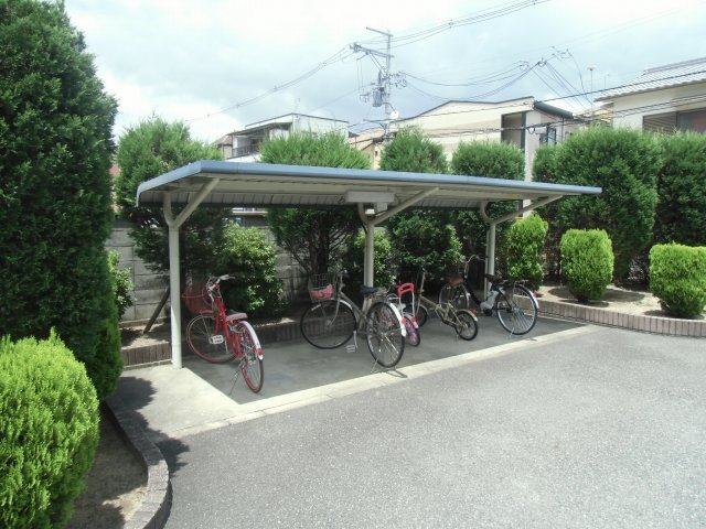 屋根付き駐車場。