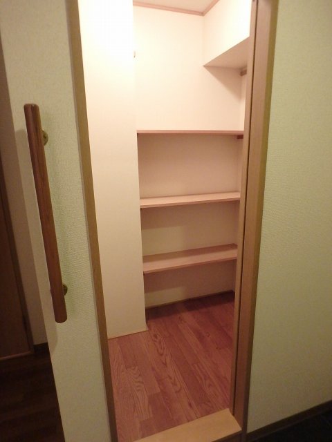 玄関にも大型収納